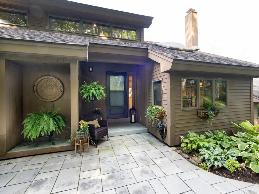 919 Murphys Rd unit B, Hartford, VT 05001 - photo 1