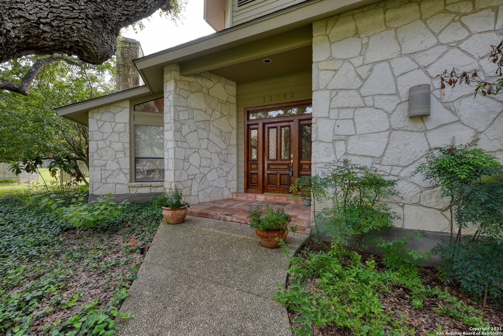 11202 Hunters Path, Helotes, TX 78023 - photo 1