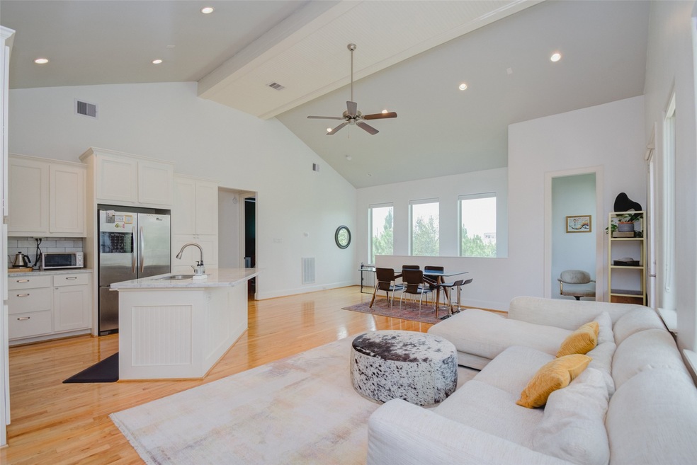 627 Rutland St unit 4, Houston, TX 77007 - photo 1