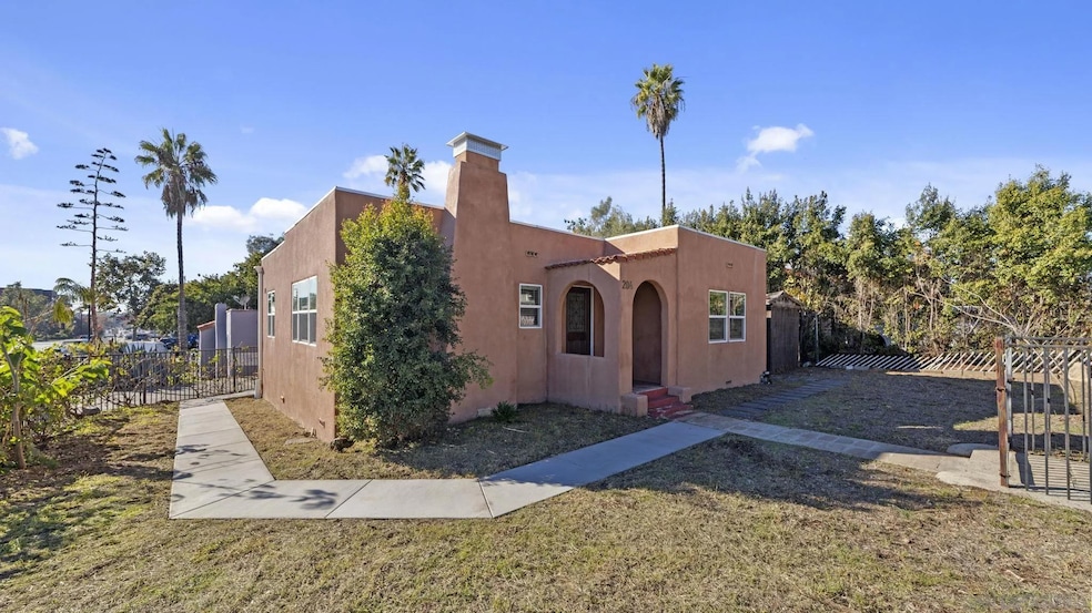 204 N Citrus Ave, Vista, CA 92084 - photo 1