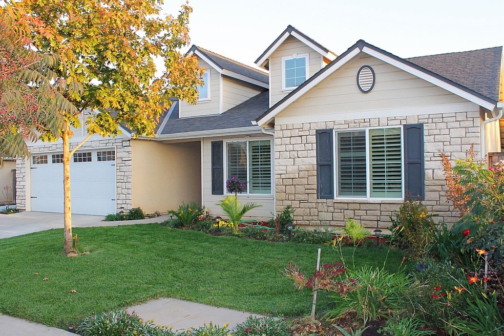 6783 E Fountain Way, Fresno, CA 93727 - photo 1