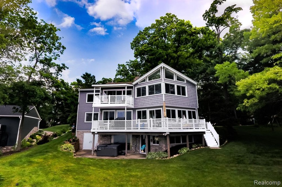 7011 Dandison Blvd, West Bloomfield, MI 48324 - photo 1