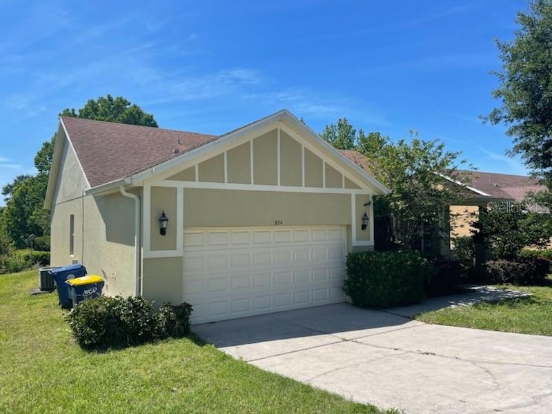 Exterior Front 824 Willow Oak Loop