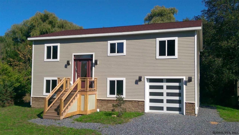 250 Taurus Rd, Schenectady, NY 12304 - photo 1