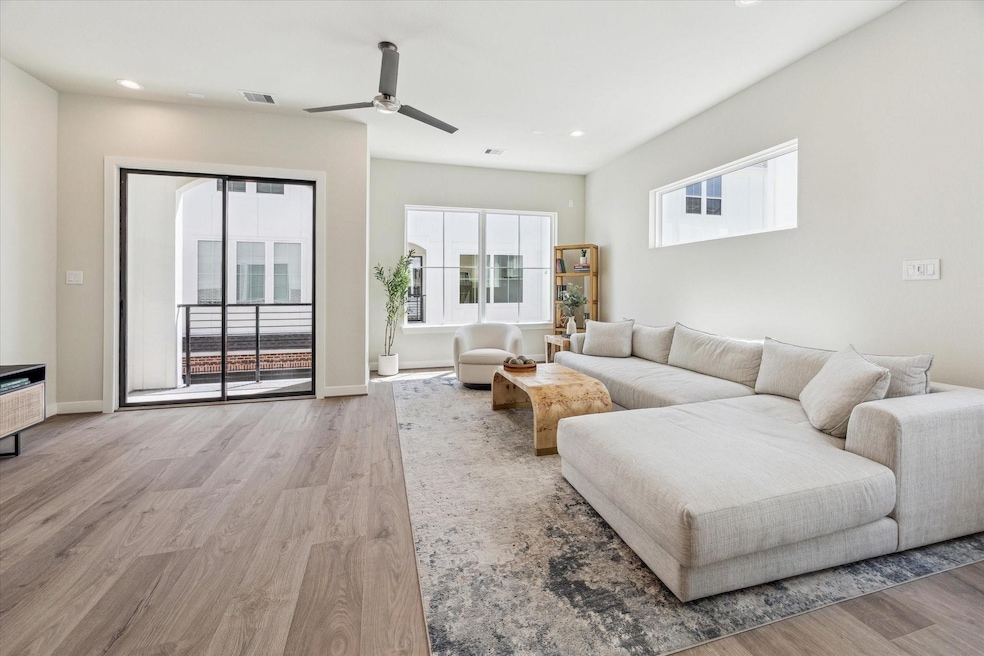 3085 Hicks St, Houston, TX 77007 - photo 1