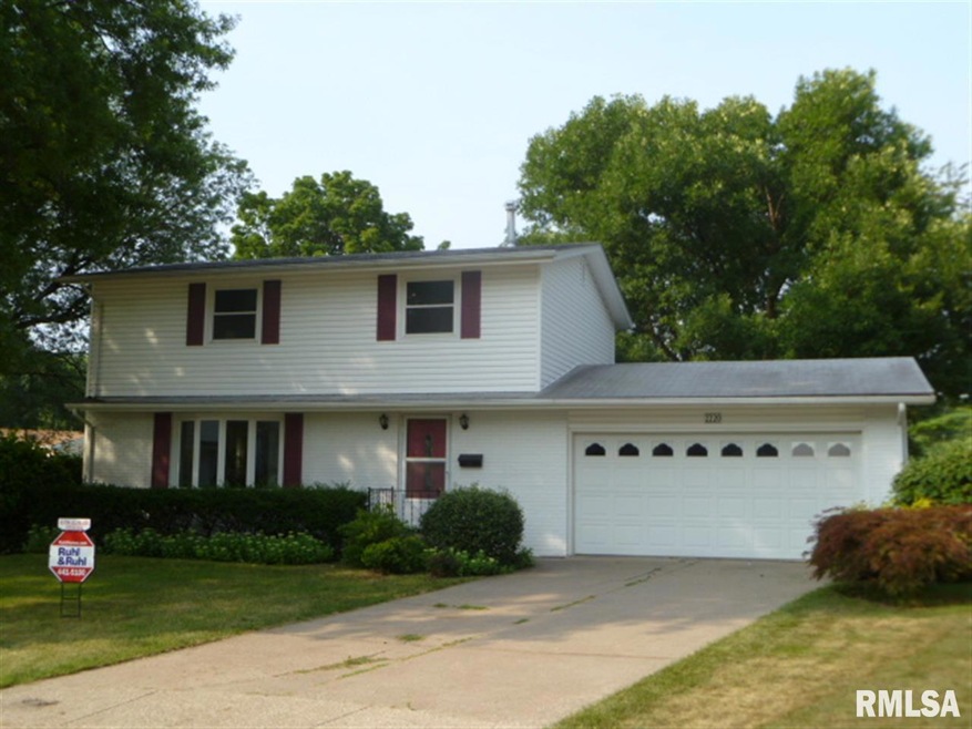 2220 Avalon Ct, Bettendorf, IA 52722 - photo 1