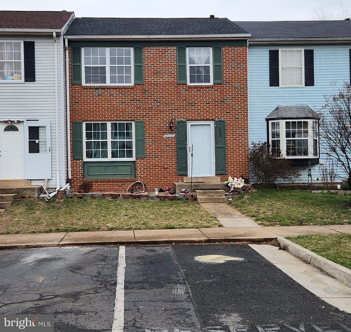 8636 Cartwright Ct, Manassas Park, VA 20111 - photo 1