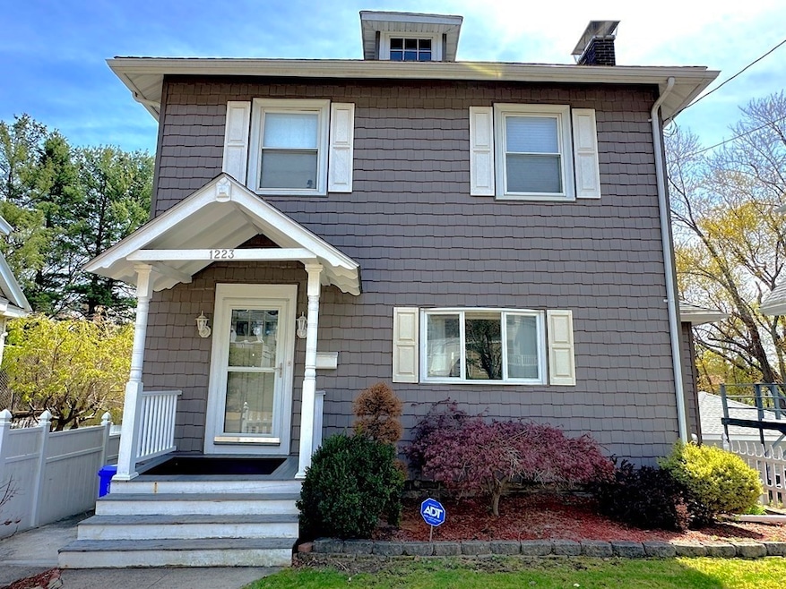 1223 Salem St, Malden, MA 02148 - photo 1