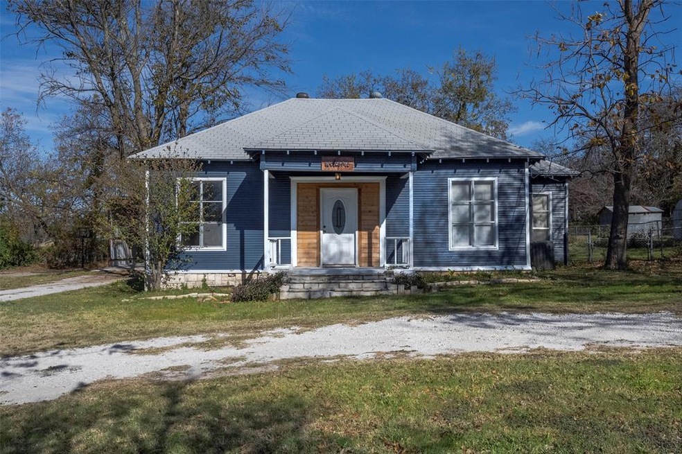 409 Soward Ave, Weatherford, TX 76086 - photo 1