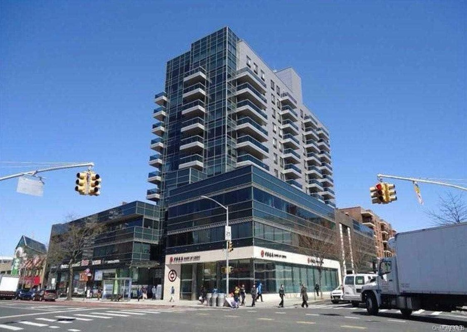 The Arcadia unit 8H, Flushing, NY 11355 - photo 1