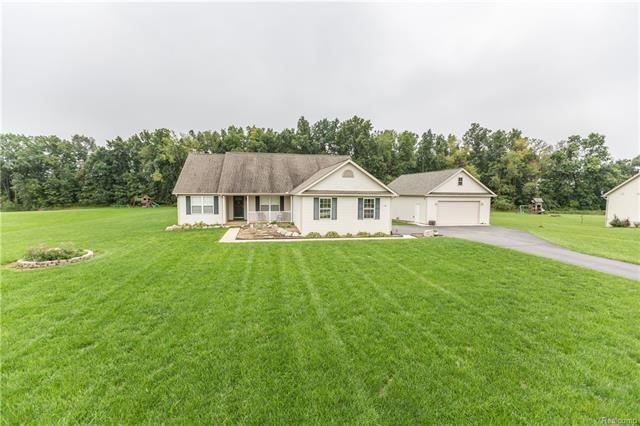 4896 Hidden Hills Cir, Howell, MI 48855 - photo 1