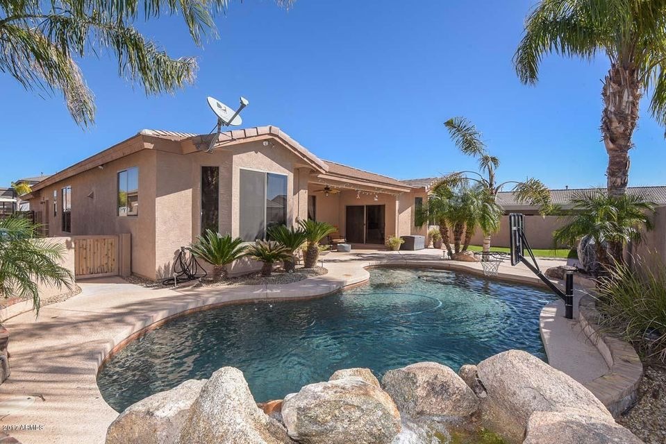 Backyard-Pool