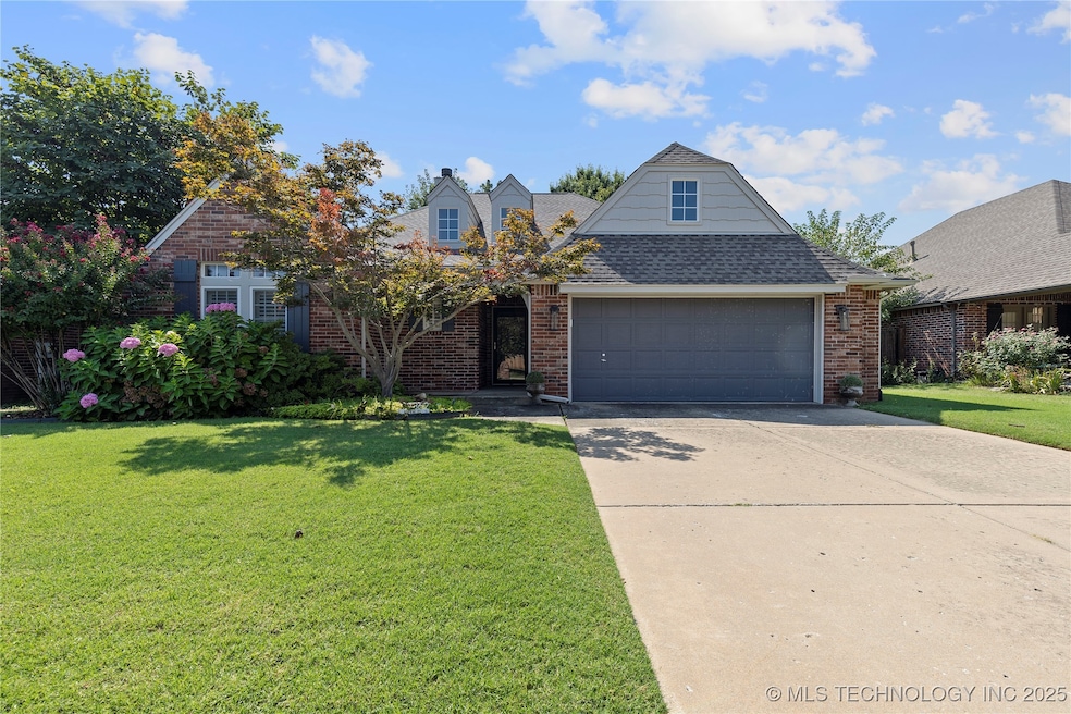 One level Traditional home, nestled in the Trees!
