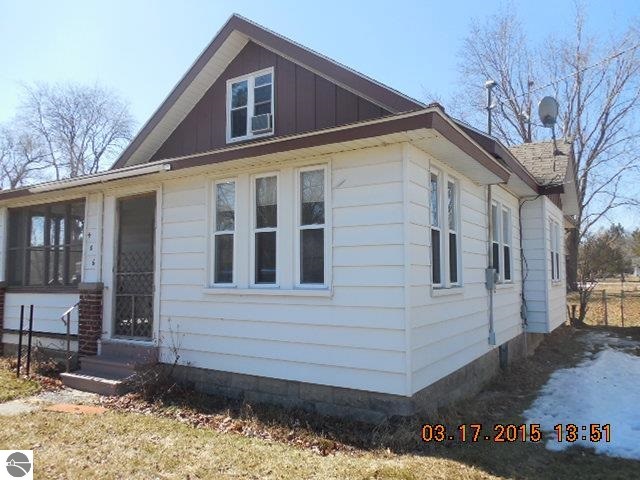 406 2nd St N, Oscoda, MI 48750 - photo 1