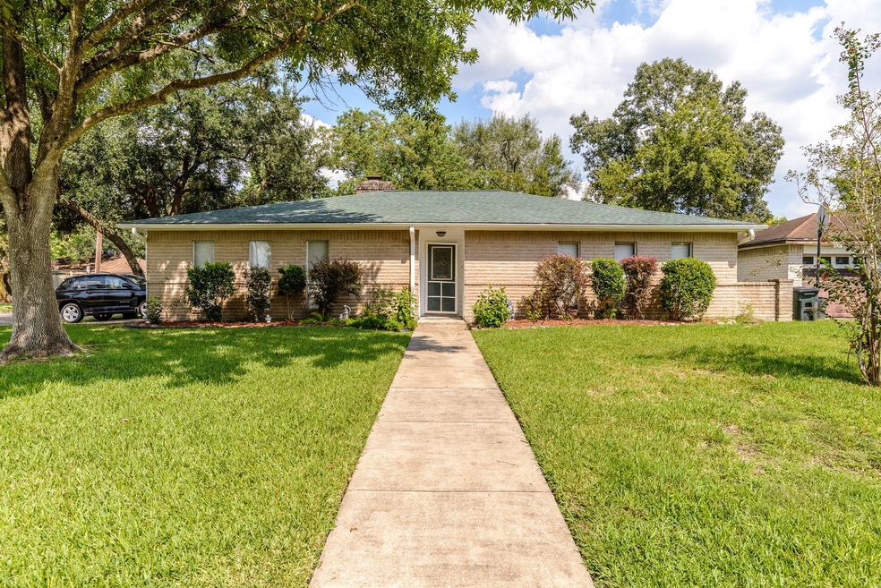 16803 Tibet Rd, Friendswood, TX 77546 - photo 1
