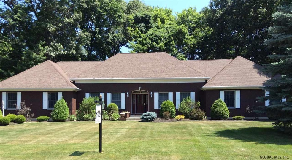 938 Douglas Ct, Schenectady, NY 12309 - photo 1