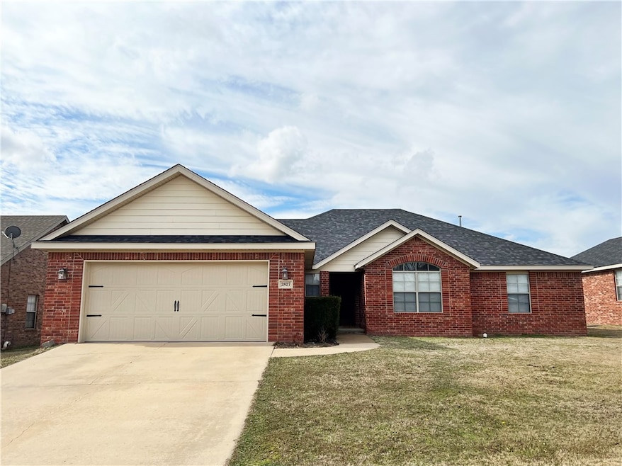 2827 N Cassius Ln, Fayetteville, AR 72704 - photo 1