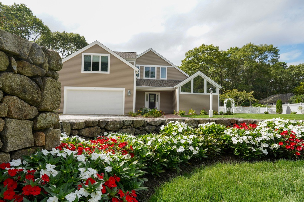 14 Shoestring Bay Rd, Mashpee, MA 02649 - photo 1