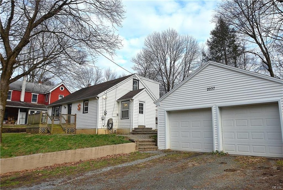 2037 Farmington Ave, Pottstown, PA 19464 - photo 1