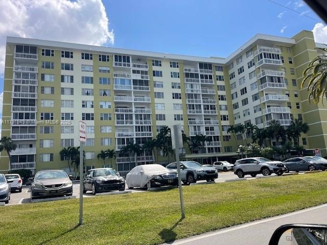 Hillcrest No 21 unit 701B, Hollywood, FL 33021 - photo 1