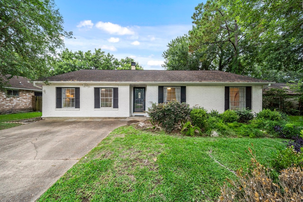 16314 Oxnard Ln, Friendswood, TX 77546 - photo 1