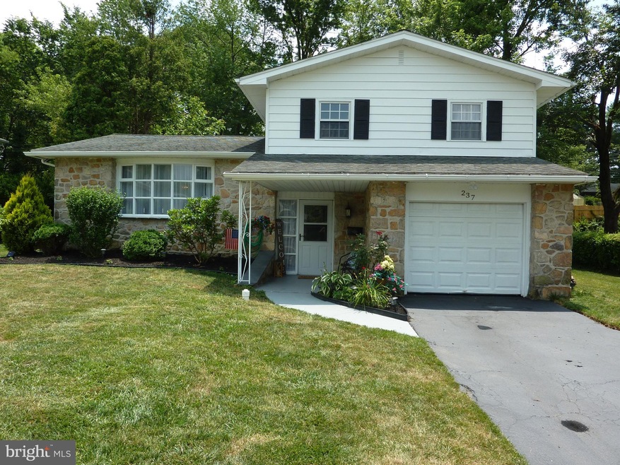 237 Riverview Rd, King of Prussia, PA 19406 - photo 1