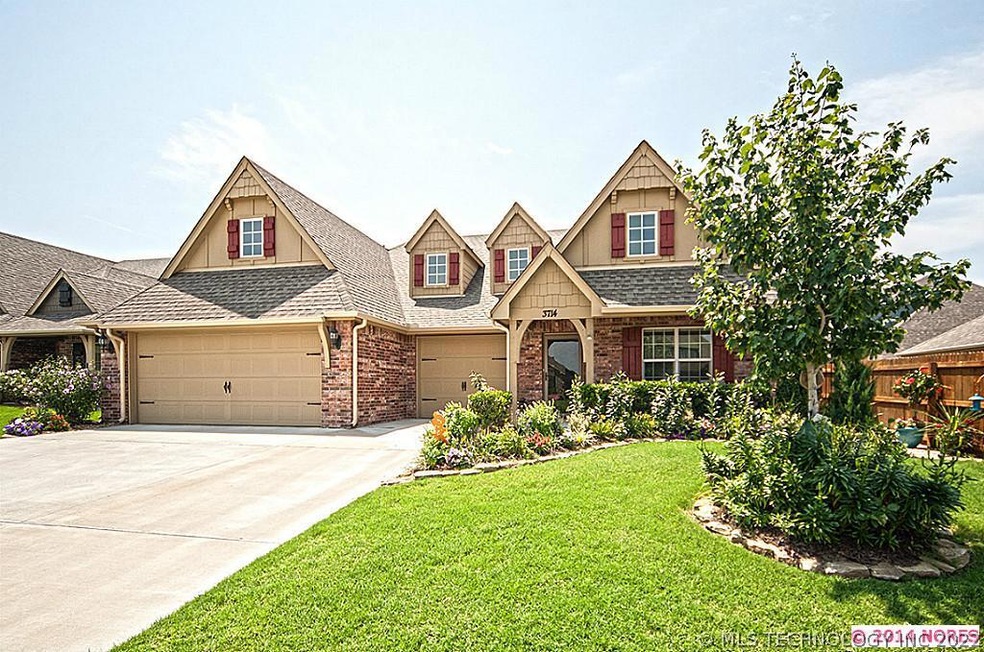 Single-level Jenks home less than a mile from Hwy