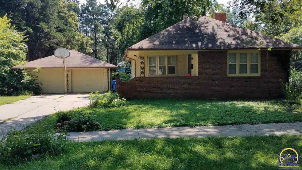 414 SW Western Ave, Topeka, KS 66606 - photo 1