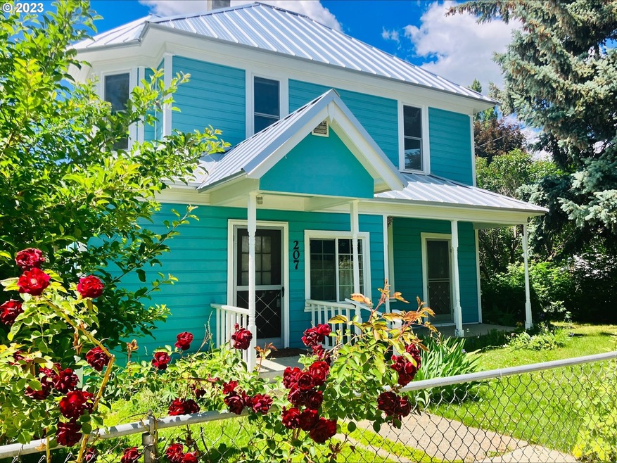 207 N Main St, Halfway, OR 97834 - photo 1