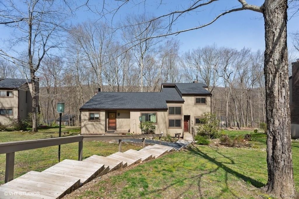 4 Cedar Spring Ln, Woodbury, CT 06798 - photo 1