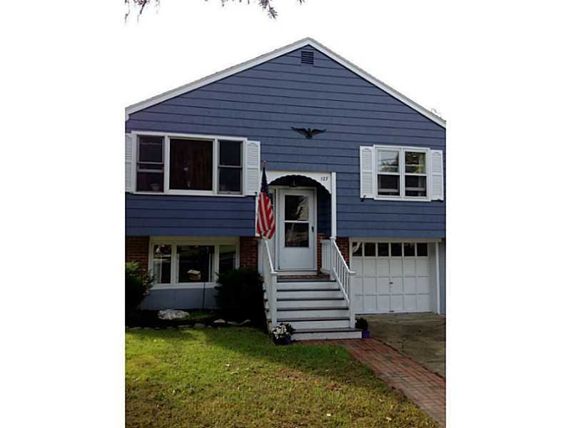 127 Newport Ave, Middletown, RI 02842 - photo 1