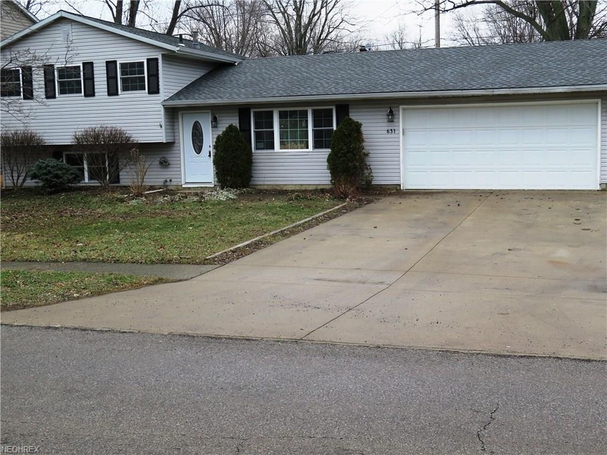 631 Pasadena Ave, Sheffield Lake, OH 44054 - photo 1