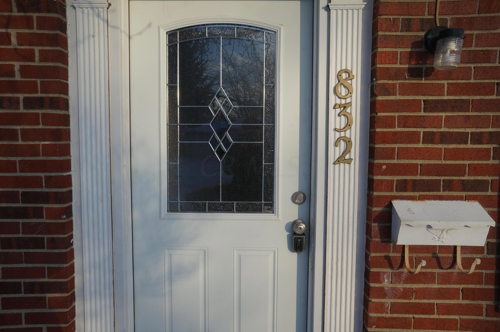 832 Ivy Brush Ct, Columbus, OH 43228 - photo 1