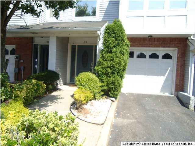 23 Flagship Cir, Staten Island, NY 10309 - photo 1