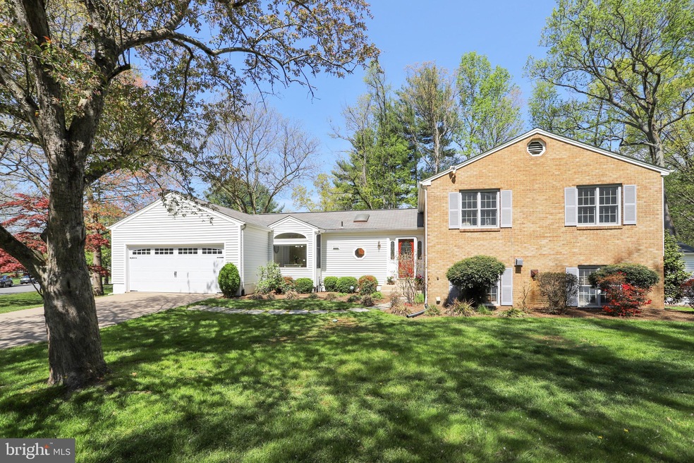 9640 Cinnamon Creek Dr, Vienna, VA 22182 - photo 1