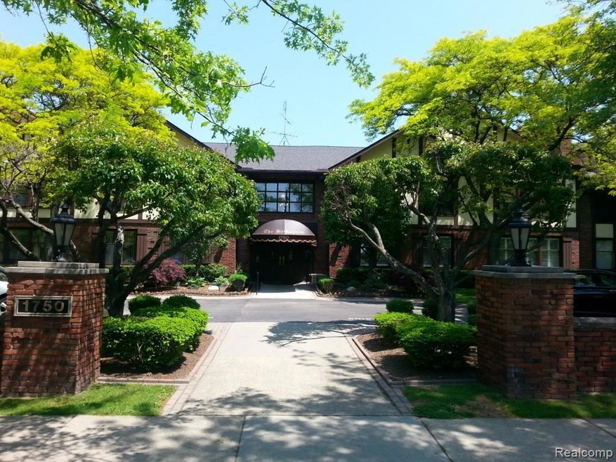 1750 Vernier Rd unit 16, Grosse Pointe Woods, MI 48236 - photo 1