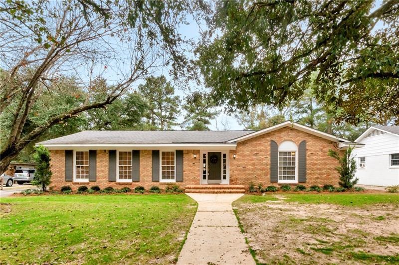 3663 Claridge Rd N.