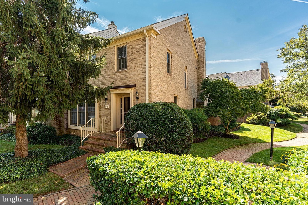 10810 Brewer House Rd, Rockville, MD 20852 - photo 1