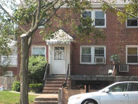 6544 Utopia Pkwy unit 2, Fresh Meadows, NY 11365 - photo 1