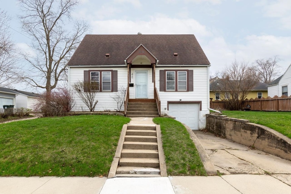 210 W 22nd St, Cedar Falls, IA 50613 - photo 1