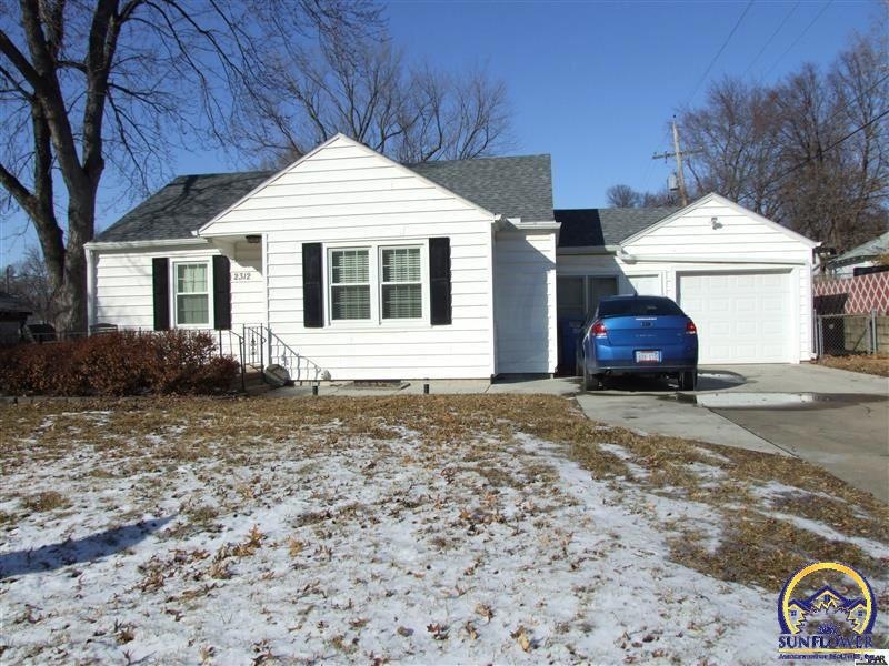 2312 SW 9th St, Topeka, KS 66606 - photo 1