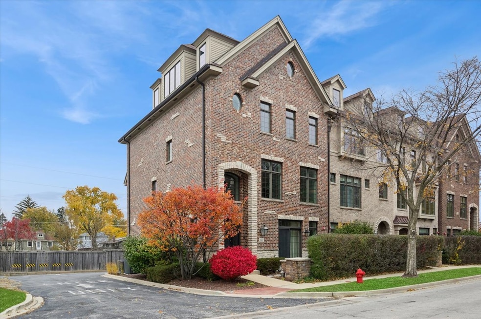 148 W Quincy St, Westmont, IL 60559 - photo 1