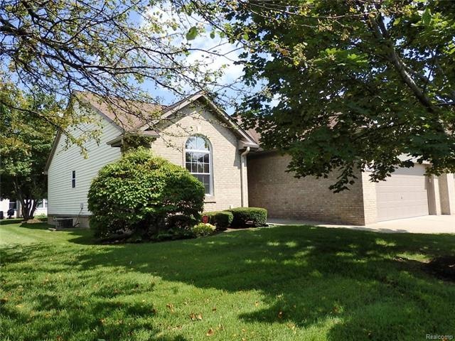 Beautiful end unit ranch condo