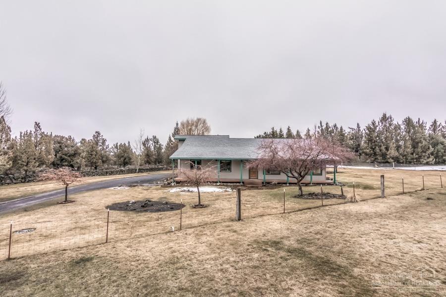 63032 Terry Dr, Bend, OR 97701 - photo 1