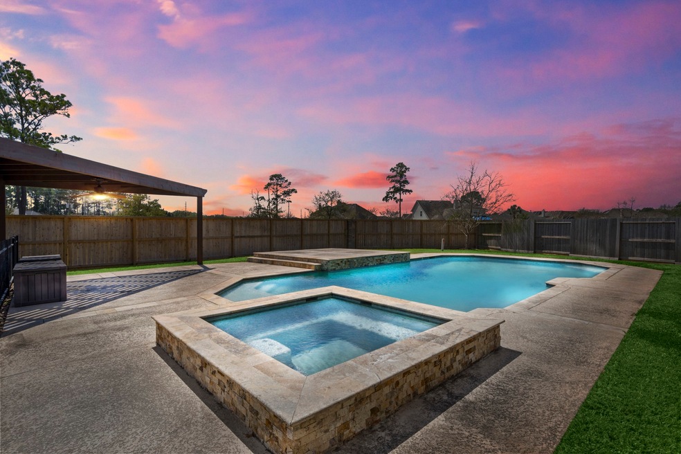 Gorgeous Pool and Spa with Travertine Coping