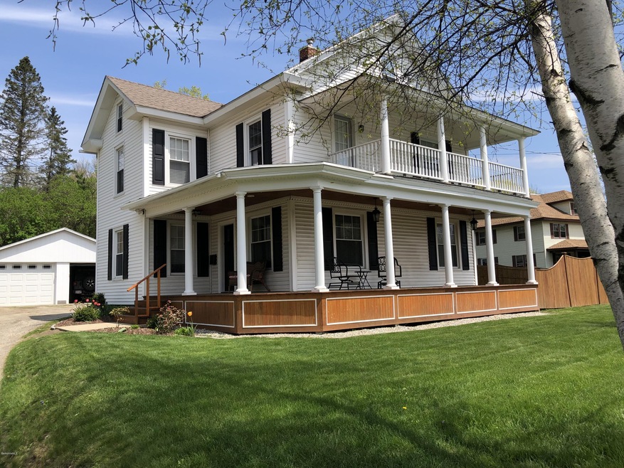 674 W Housatonic St, Pittsfield, MA 01201 - photo 1