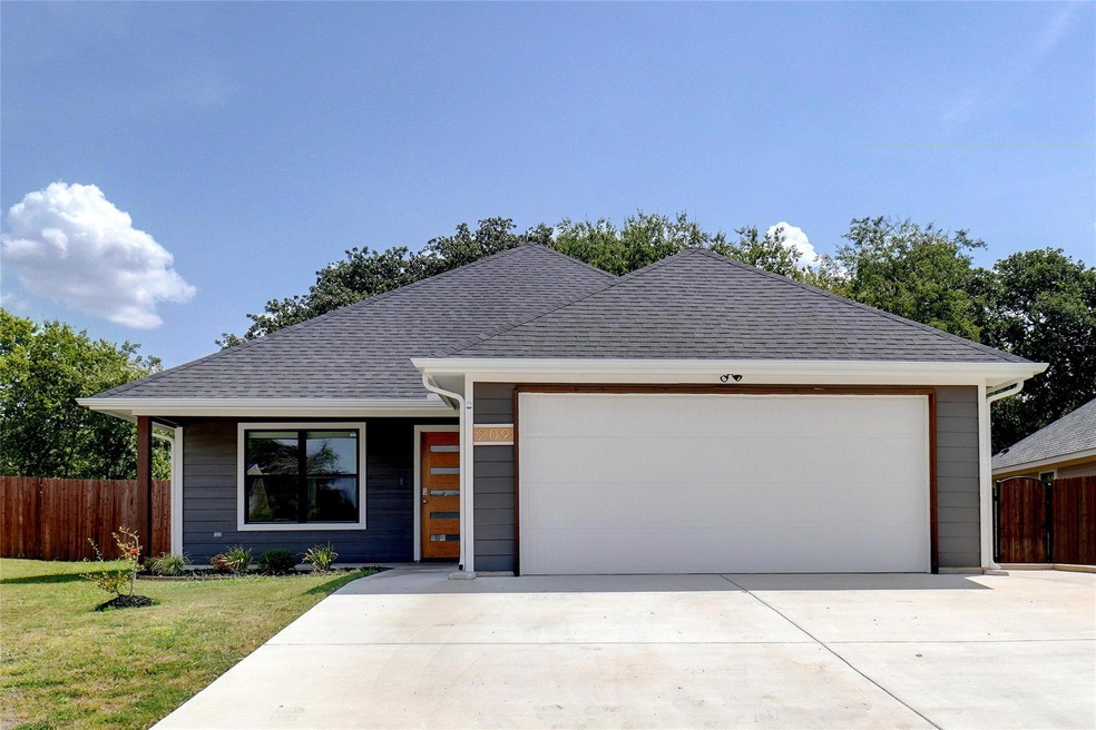 209 Clover Cir, Weatherford, TX 76086 - photo 1