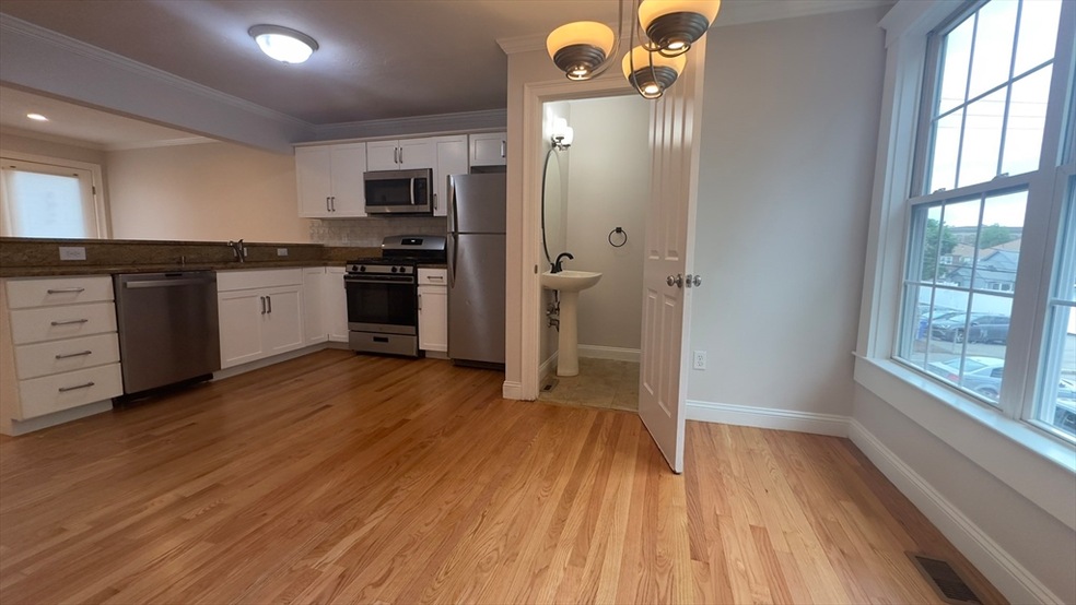 18 Middle St unit 2, Waltham, MA 02451 - photo 1