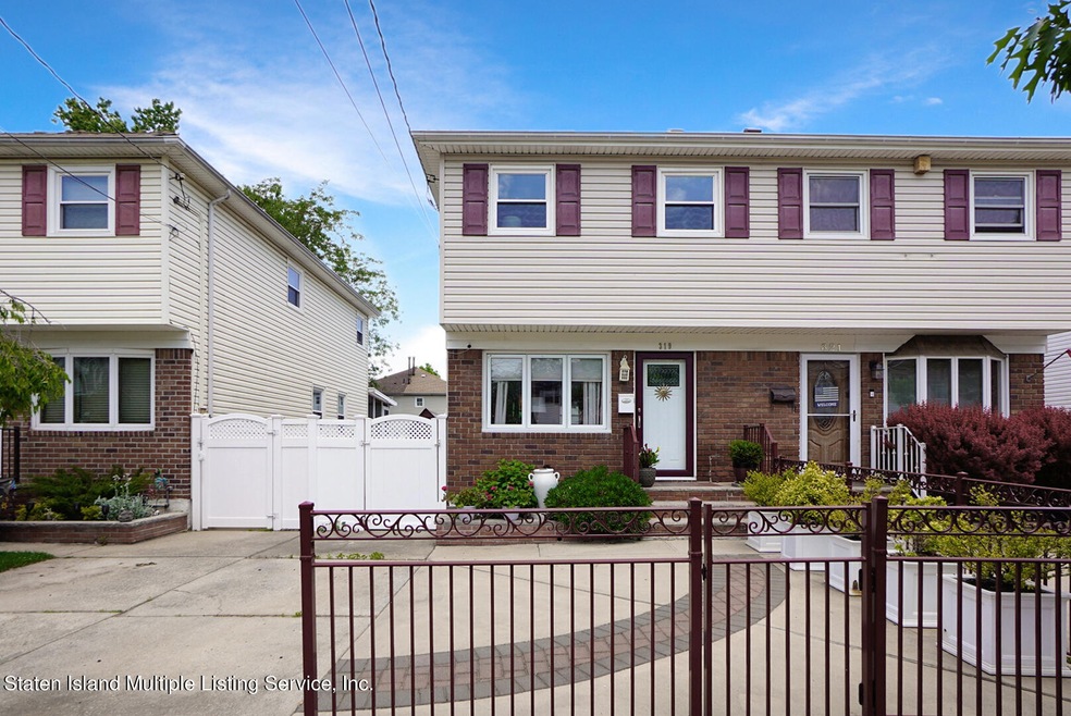319 Chesterton Ave, Staten Island, NY 10306 - photo 1