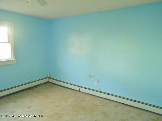 352-559789 - Bedroom 1 different angle